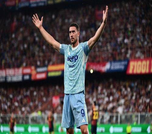 镜头扫到他，答案已经很明显（镜头一转，他就是答案）