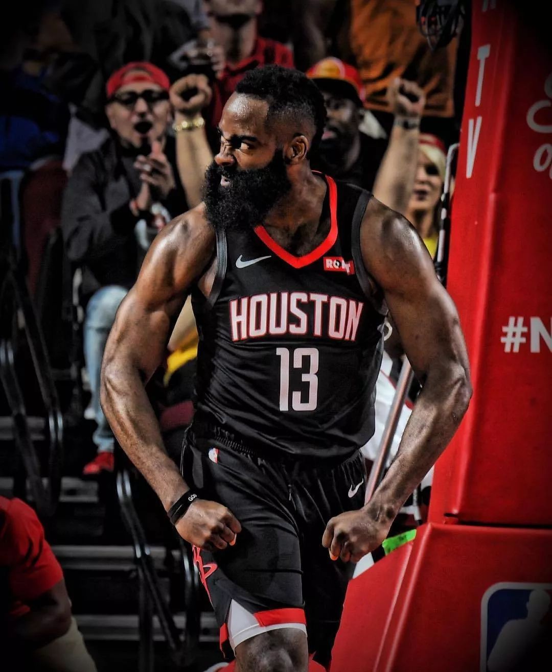 国乒8比1横扫日本队实现三连冠，林诗栋2-1胜张本智和哽咽致谢（国乒8-1大胜日本豪取三连冠，林诗栋2-1力克张本智和赛后哽咽致谢）