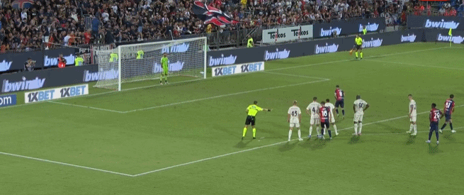 对阵都灵时的这粒任意球，至今仍让红黑军团球迷津津乐道