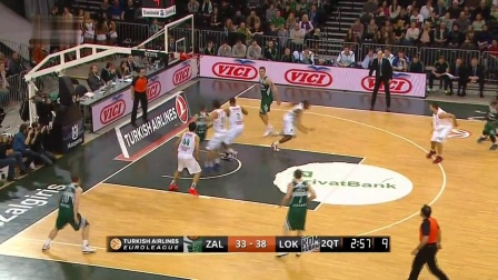 每体记者：弗里克计划让球员训练至周三，之后给他们放三天假（每体：弗里克将训练安排至周三，随后给球员放三天假）