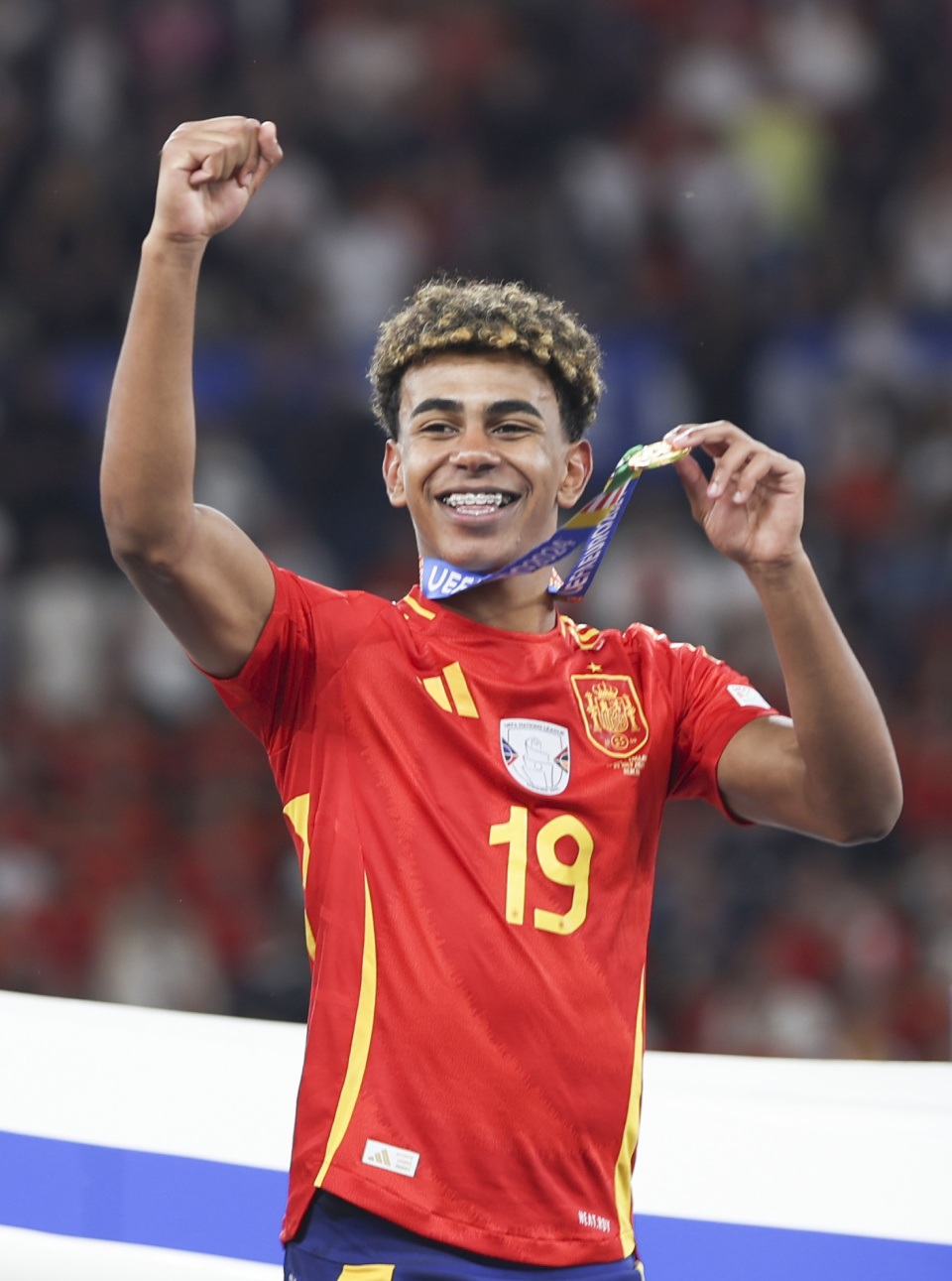 哈兰德是如何在111场英超比赛中打入100球的？（111场进100球：哈兰德如何做到？）