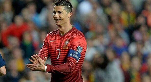 战皇马赛前阿诺德壁画被破坏，旁边写着“叛徒”和“再见”（战皇马前，阿诺德壁画被毁，旁留“叛徒”“再见”字样）