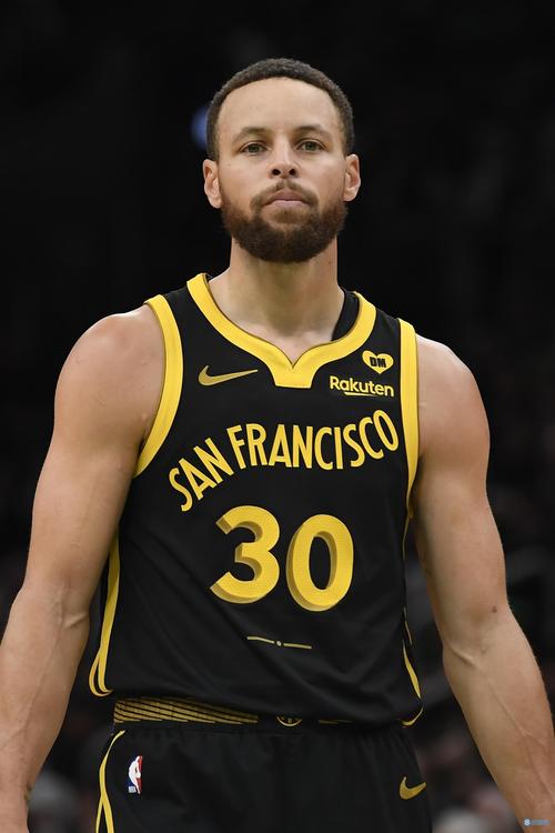 海外博主：C罗亲自联系B费，希望他能加盟利雅得胜利（据海外博主爆料，C罗主动联系B费，邀请其加盟利雅得胜利）