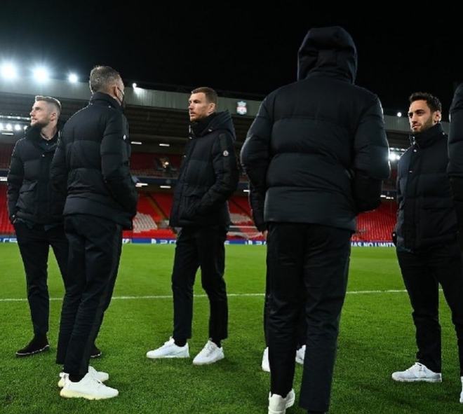 利物浦确认不放走萨拉赫，他将继续留在球队，尽管表现不佳。（利物浦确认萨拉赫继续留队，表现低迷不影响去留）