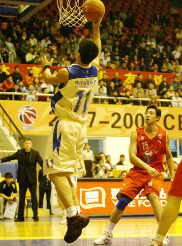 林良铭庆祝足协杯夺冠：冠军终归北京，国安是冠军！（林良铭欢庆足协杯封王：荣耀归京，国安登顶）