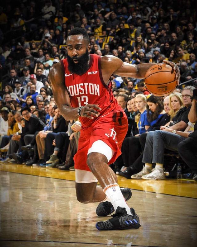 残特奥会坐式排球项目华农开赛 他们靠上肢和腰腹力量逐梦赛场（华农打响残特奥会坐式排球赛 运动员以上肢与核心力量逐梦）