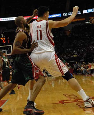 科尔：斯潘塞掌控了比赛，库里缺席的情况下他必须留在场上（科尔赞斯潘塞掌控比赛：库里缺席就得把他留在场上）