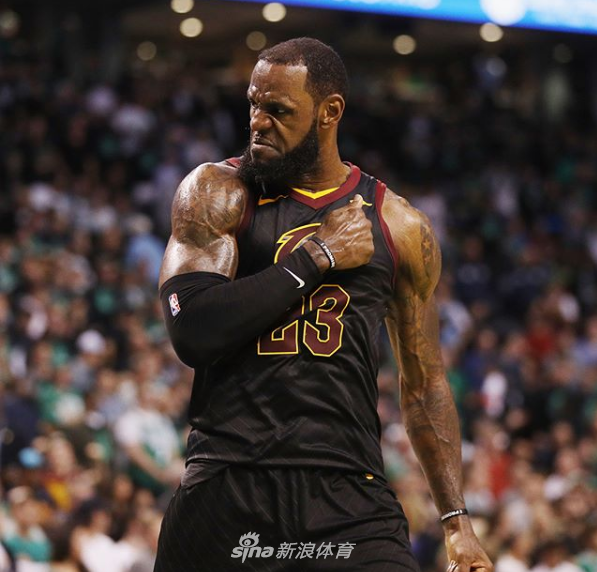 那不勒斯官方：洛博特卡在意杯赛前热身时左腿后胫肌拉伤（那不勒斯官方通报：洛博特卡在意杯赛前热身时左腿后胫肌拉伤）