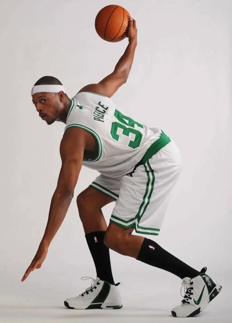 本赛季五大联赛门将零封榜：戴维-拉亚7次零封居首（戴维-拉亚7场零封领跑本季五大联赛门将榜）