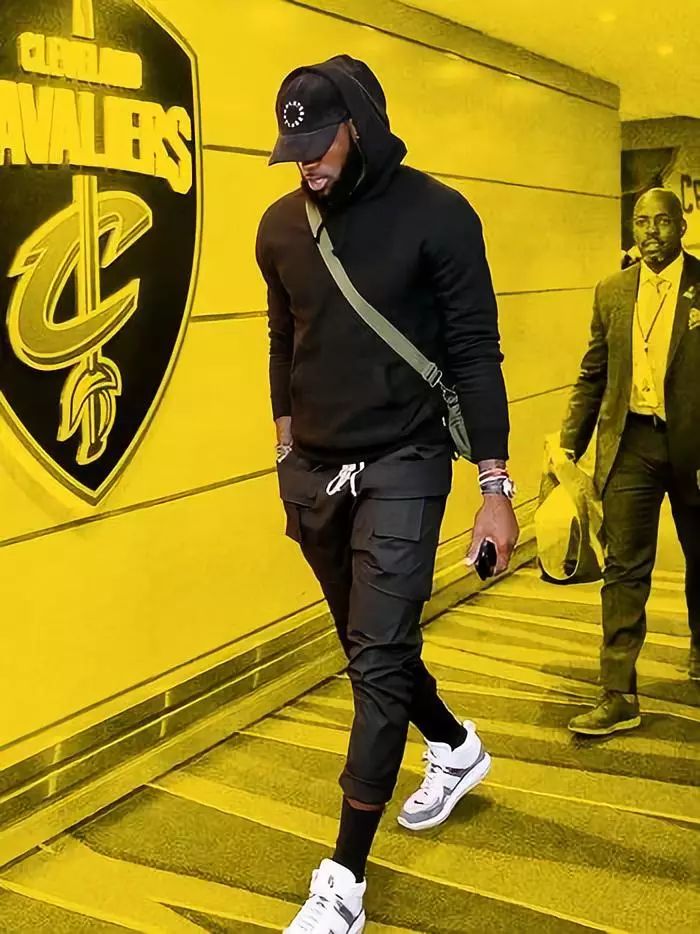 记者：张琳芃大概率还要再坚守一年，发挥老队员传帮带（记者：张琳芃或将再战一年，继续发挥老将传帮带作用）